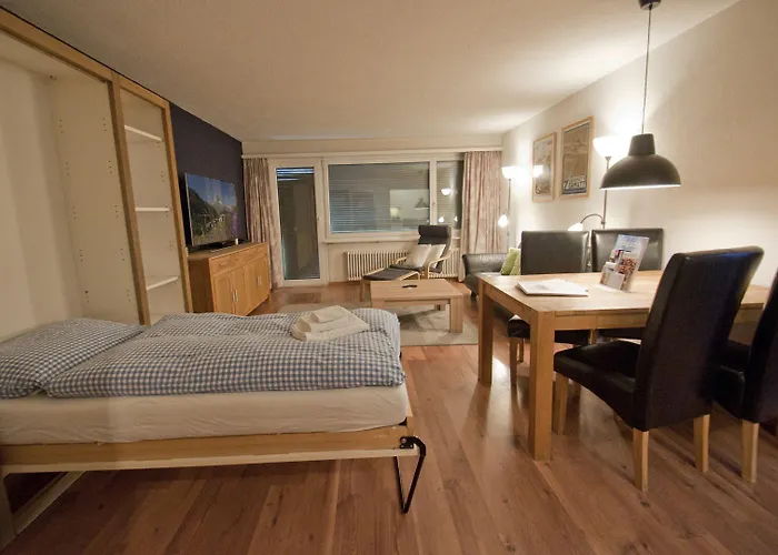 アパート ハウス ビクトリア A *