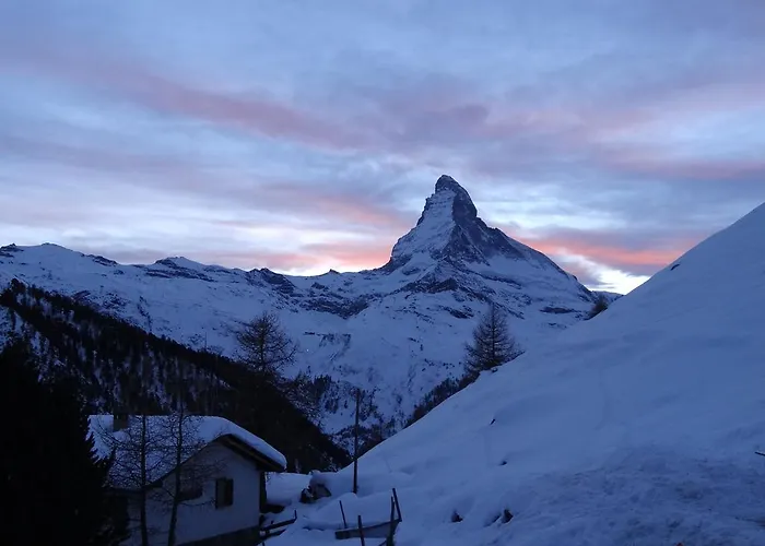 アパート ハウス ビクトリア A *